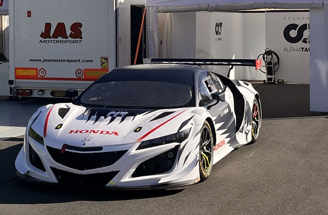 ホンダ、アルファタウリカラー「NSX GT3 Evo」を披露 | Formula Web